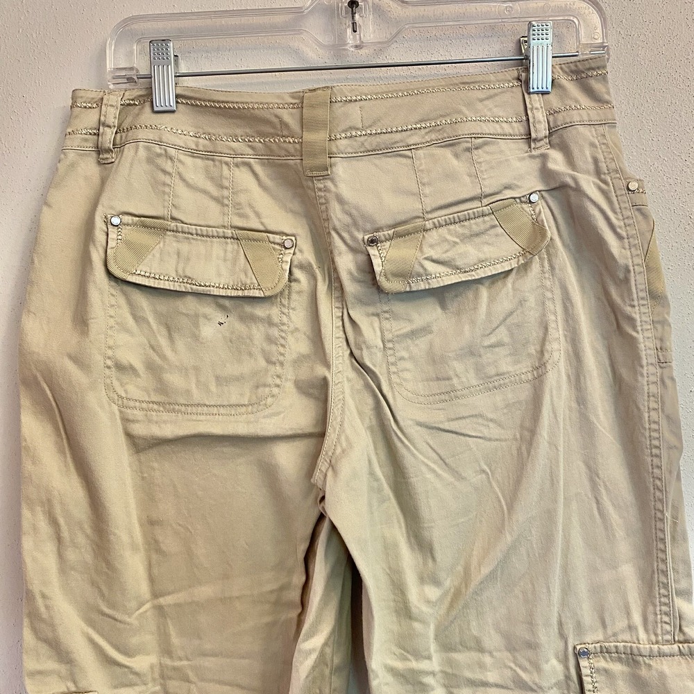 White House Black Market Woman's Capri Pants Khaki Beige Crop Cargo Size 2 - Picture 7 of 7